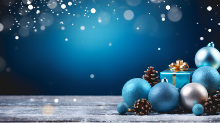Le concept d'une bannière de noël avec de la neige, des boules, des cadeaux et des pommes de pins à droite sur un fond bleu. Concept de fête de noël. - obrazy, fototapety, plakaty