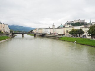 Obraz premium Río Salzach en Salzburgo, Austria