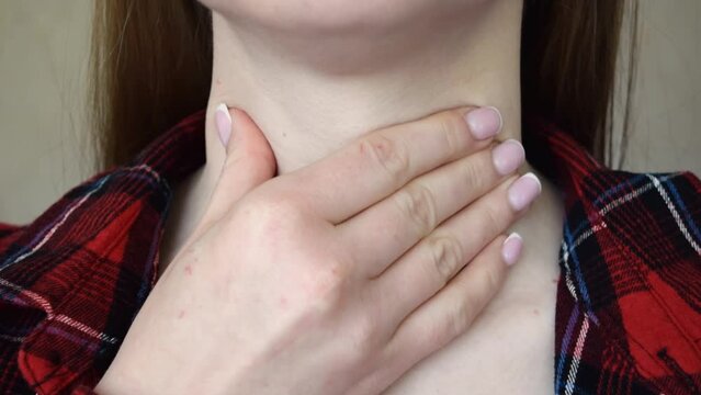 scar after surgery on woman neck