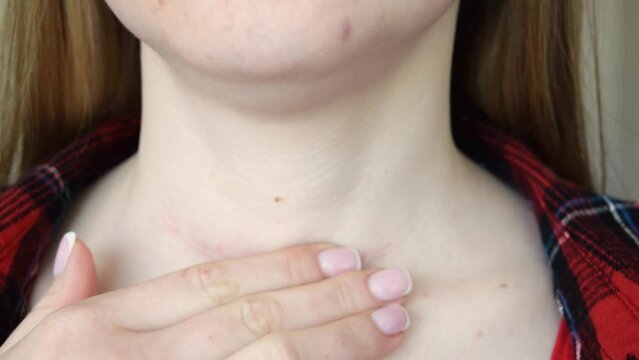 scar after surgery on woman neck