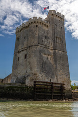 Fototapeta na wymiar Tour Saint-Nicolas, Vieux-Port de La Rochelle, depuis le Passeur