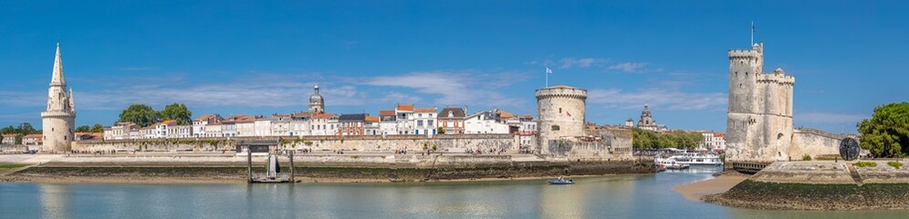 Fototapeta na wymiar Panorama du Vieux-Port de La Rochelle depuis le quartier de la Ville-en-Bois