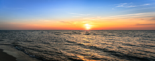 Zachód słońca nad Morzem Bałtyckim. Międzyzdroje, Polska.