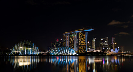 Obraz premium Vibrant panorama background of Singapore skyline at the business bay