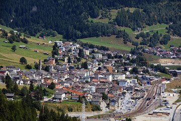 Fototapeta na wymiar Das Eisenbahndorf Airolo am Gotthardpass, Kanton Tessin, Schweiz