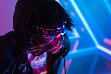 Afro futuristic man wearing artificial intelligence goggles - obrazy, fototapety, plakaty