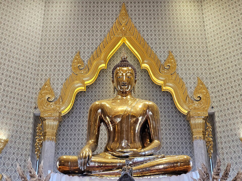 BANGKOK, THAILAND - SEPTEMBER 13, 2023: Golden Buddha Image at Wat Traimit temple where is a landmark of Thailand that located in Bangkok Chinatown.