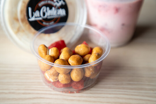 Alimento con bol y fruta