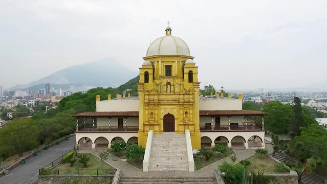 obispado de monterrey grabado con drone 2, travel down