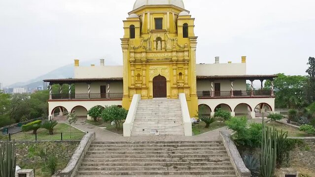 obispado de monterrey grabado con drone 3, zoom in 