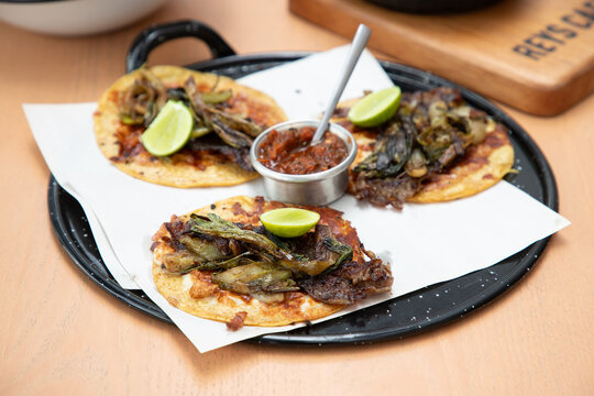 Alimento con comida y carne