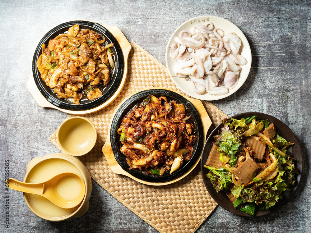 Poster stir-fried octopus, stir-fried pork, and traditional alcohol