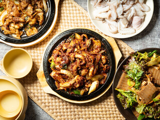 Stir-fried octopus, stir-fried pork, and traditional alcohol