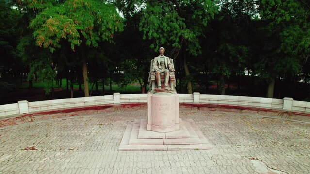 revealing Abraham Lincoln monument aerial in Chicago downtown, Illinois. Located in the north Court of Presidents, north of E. Congress Parkway and west of S. Columbus Drive