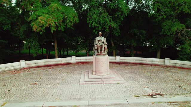 Abraham Lincoln monument aerial in Chicago downtown, Illinois. Located in the north Court of Presidents, north of E. Congress Parkway and west of S. Columbus Drive
