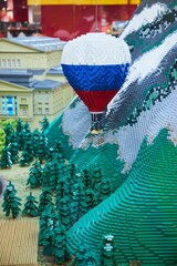 Naklejka premium Moscow, Russia - March 23, 2023: Central Children's Store. Decoration of the shop window with compositions of Lego cubes. Forest and balloon