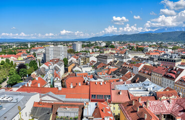 Naklejka premium Klagenfurt, Altstadt, Dach, Dächer, Landeshauptstadt, Kärnten, Österreich, Zentrum, Stadtzentrum, Stadt, Aussicht, Fernsicht, Überblick, Stadt, Stadtgebiet, Haus, Häuser, Häusermeer, Tradition, Bausti
