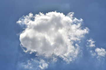 ぽっかり浮かぶ雲