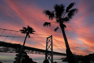 夕焼け空と橋の風景