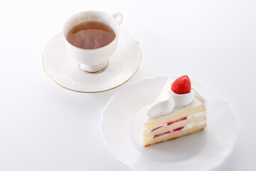 瑞々しいイチゴがのった美味しそうなショートケーキ
