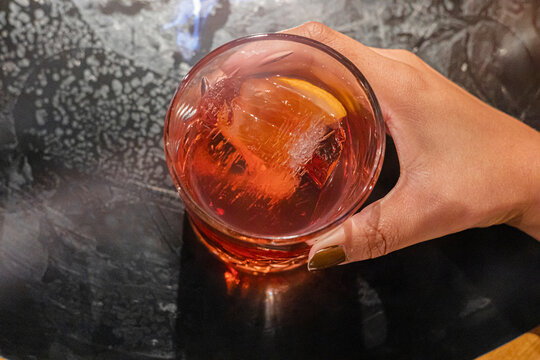 bin&oacute;culo, beber, vinho, vermelho, alcool, aperitivo, isolado, fruta, bebiba, alimento, branco, morango, fresco, cereja, celebra&ccedil;&atilde;o, l&iacute;quido, doces, martini, suco, champagne, sobremesa, morango, baga, 