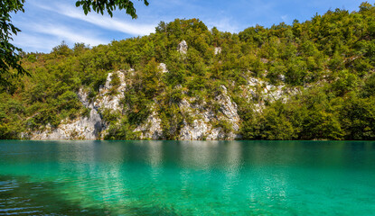 Turquoise lake in Plitvice Lakes - 652355700