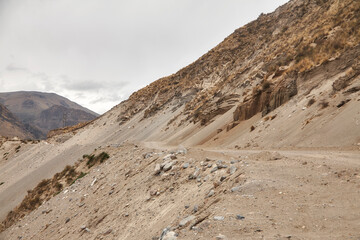 Reise durch Südamerika, Peru. Wandern im Colca Canyon entlang des Rio Colca.
