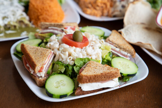 club sandwich con coditos