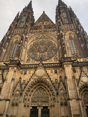 Fototapeta premium Iconic Prague Castle: a Historic Place of Worship and Architectural Marvel