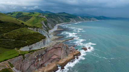 vista aérea de la costa de Zumaya en el País Vasco, España