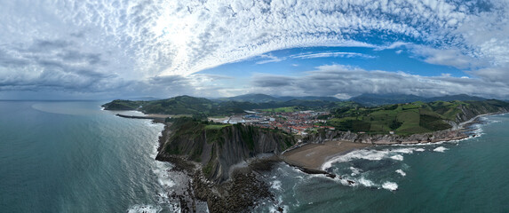 vista aérea del municipio de Zumaya en el País Vasco, España