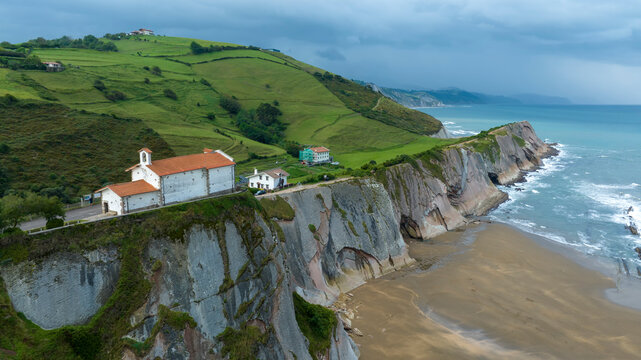 vista a&eacute;rea de la ermita de San telmo en el municipio de Zumaya