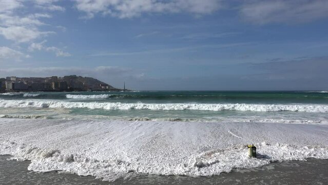 
Frontal view towards the sea of the waves in Mar Brava arriving at the Orzan beach in La Coru&ntilde;a