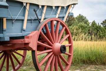 replica of pioneer covered wagon on a prairie in Scotts Bluff National Monument, Nebraska - obrazy, fototapety, plakaty