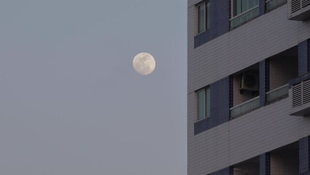 Time lapse of August's "Super Blue Moon".