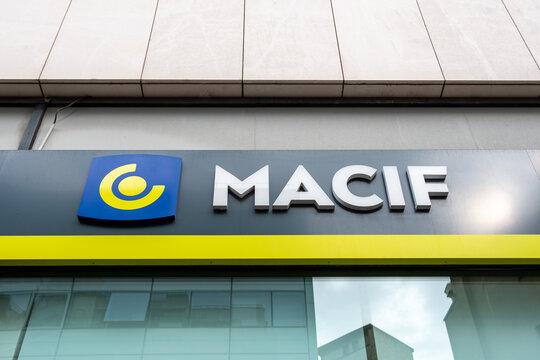 Paris, France - 25 septembre 2023: Enseigne et logo d'une agence Macif. La Macif est une soci&eacute;t&eacute; d'assurance mutuelle fran&ccedil;aise dont le si&egrave;ge est situ&eacute; &agrave; Niort, France