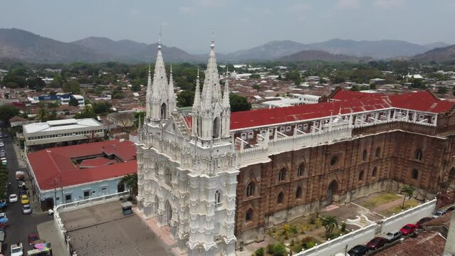 Aerial flight past front fa&ccedil;ade of Santa Ana Cathedral in El Salvador