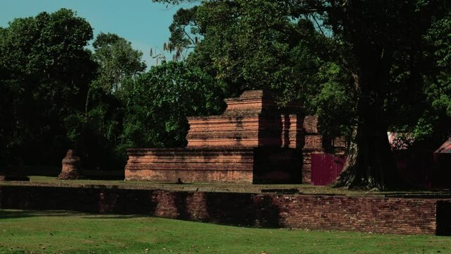 The Muaro Jambi Temple Complex is currently undergoing restoration.
is a historical relic from the Srivijaya kingdom located in Jambi province, Indonesia, and is included in UNESCO's world heritage