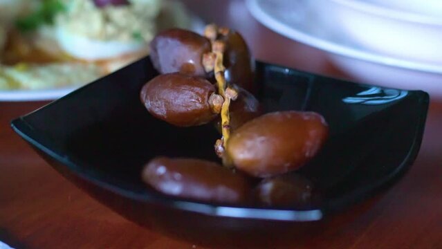 Algerian date in a plate of deglet nour