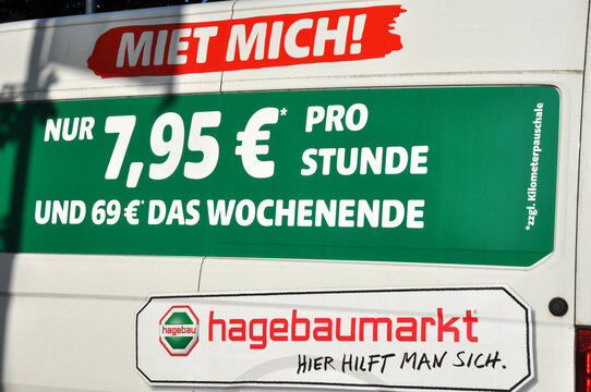 Miet mich! Der Hagebaumarkt macht Werbung f&uuml;r den Kleintransporter Verleih in Damme.