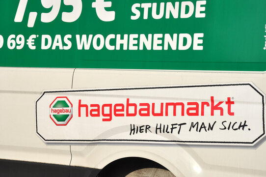 Miet mich! Der Hagebaumarkt macht Werbung f&uuml;r den Kleintransporter Verleih in Damme.