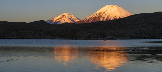 Vulkan Parinacota und Pomerape, Nationalpark Lauca, Chile