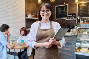 Foto op Plexiglas Portrait of a middle aged woman owner or worker of coffee shop, inside a bakery © Valerii Honcharuk