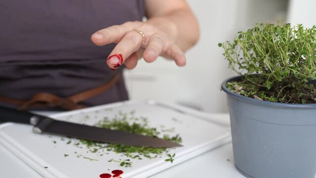 Bleeding from finger cut with kitchen knife
