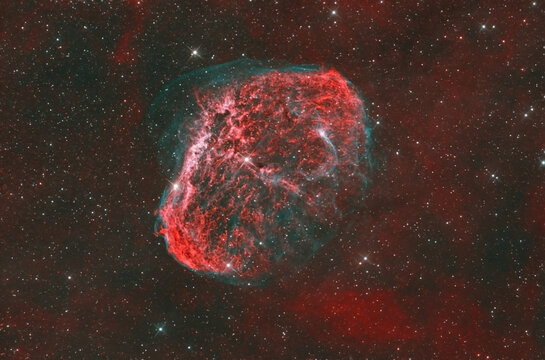 Crescent emission nebula also known in the Cygnus constellation. At the center the star Wolf-Rayet.