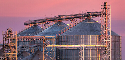 Agricultural Alpenglow: Capturing Sunrise on the Silo