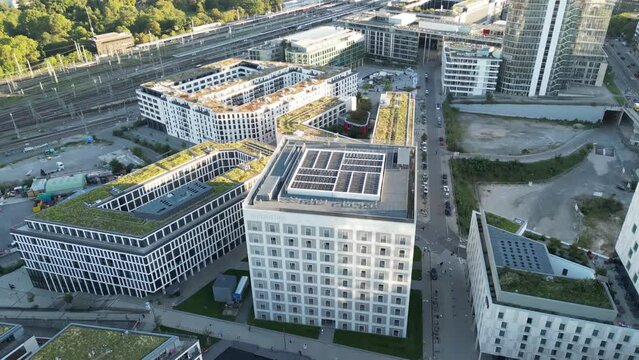 Flug &uuml;ber die Stadtbibliothek Stuttgart, das Europaviertle bis hin zum Stuttgarter Bahnhof.