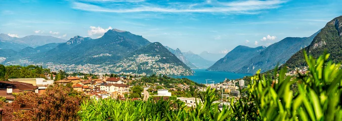Papier Peint photo autocollant Europe méditerranéenne Blick über die Bucht von Lugano und den Ceresio