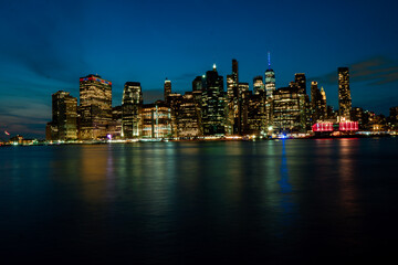 Naklejka premium city skyline at night