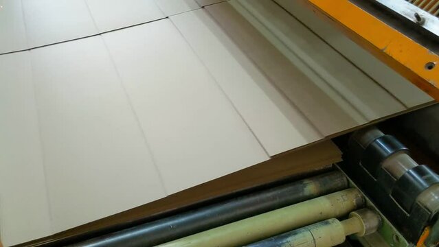 Stacker. Production of corrugated cardboard. Corrugated sheets are automatically stacked, ready to be moved directly to the conversion machine or to another converting plant.